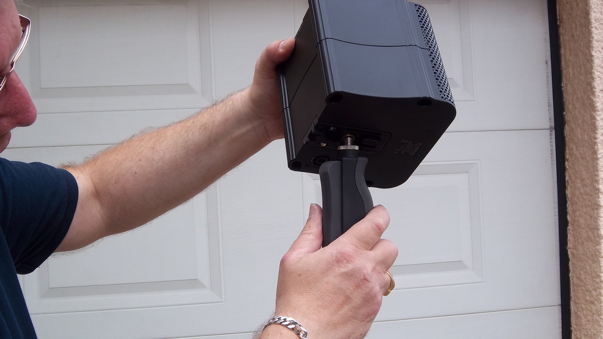 Fixation des enceintes